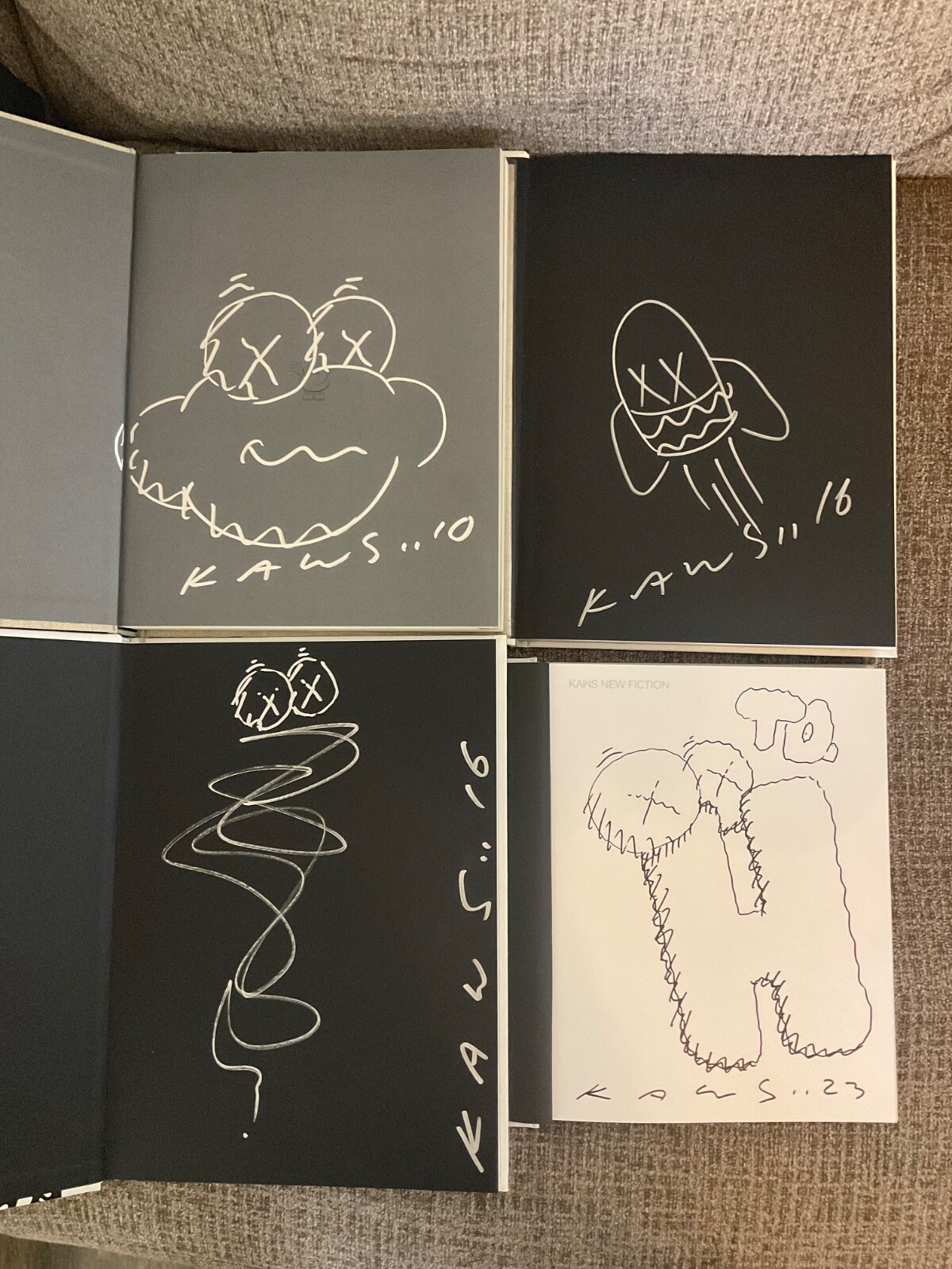 KAWS One カウズ サイン入り図録 eebcb92688cbb1bfd14ef813c3ba36