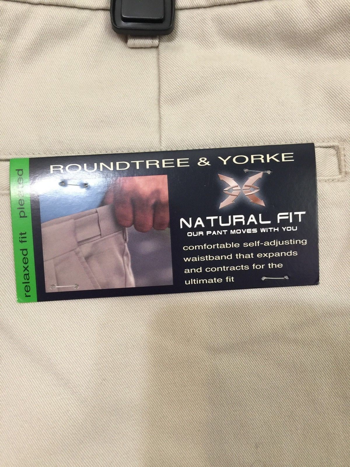 Roundtree & Yorke Pleated Front Easy Care Relaxed Fit Short Light Tan 38 x 9 NWT