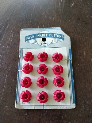 Vintage Le Chic Red Plastic Buttons On Card 12 Grooved MCM 1/2'' Carved Retro