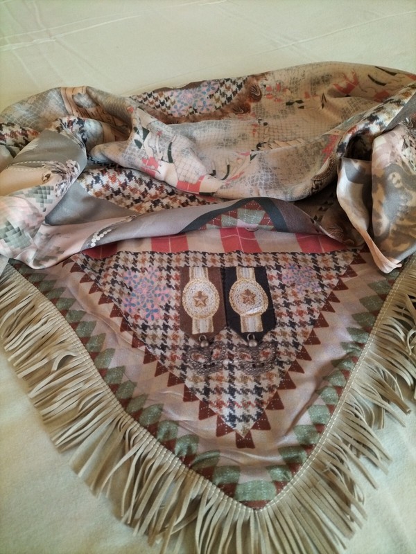 Grand ChÃ¢Le Mucho Gusto Soie Double Reversible Triangle Base 225 Cm