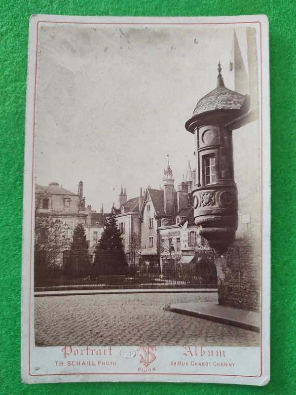 Photo Place Rue Dijon ? Photog. Th. Schal. V-105