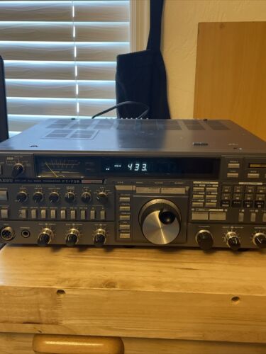 YAESU FT-736 All Mode Ham Radio VHF/UHF Transceiver 144 YAESU FT-736 All Mode Ham Radio VHF/UHF Transceiver 144