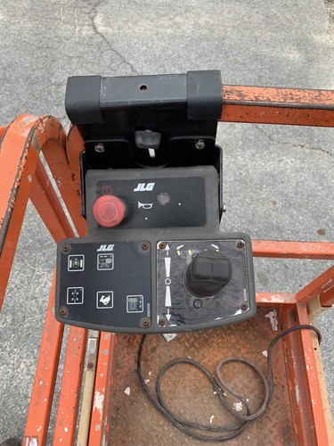 JLG 1932E scissor lift 19’ Platform 25’ Working Height With Extended Platform