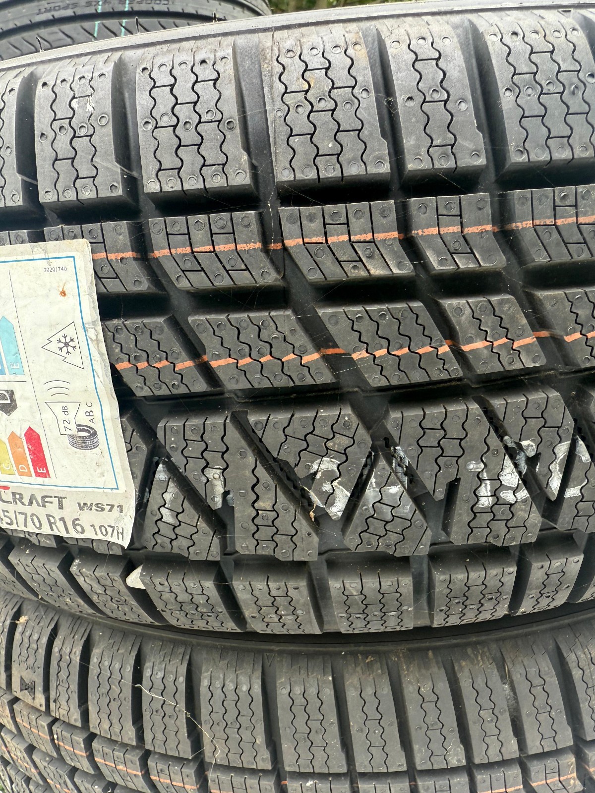 New 245 70 16 Kumho, Winter, M+S, 107H, x1 Tyre (F1_tyres) FO YD175