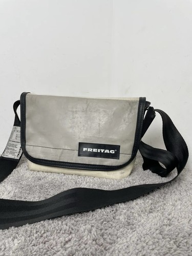 洋書 Freitag Individual Recycled Freeway Bags Freitag: Individual Recycled Freeway Bags: Müller, Lars