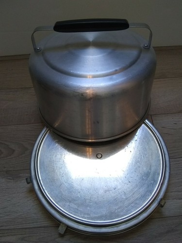 Good Cond! Mid-Century Vintage MIRRO Model 2002 KM Aluminum Cake Carrier, Clean