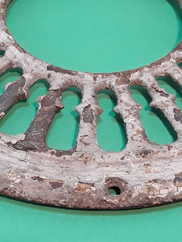 ANTIQUE CAST IRON ROUND VICTORIAN FLOORS STOVE PIPE REGISTER GRATE VENT - rusty