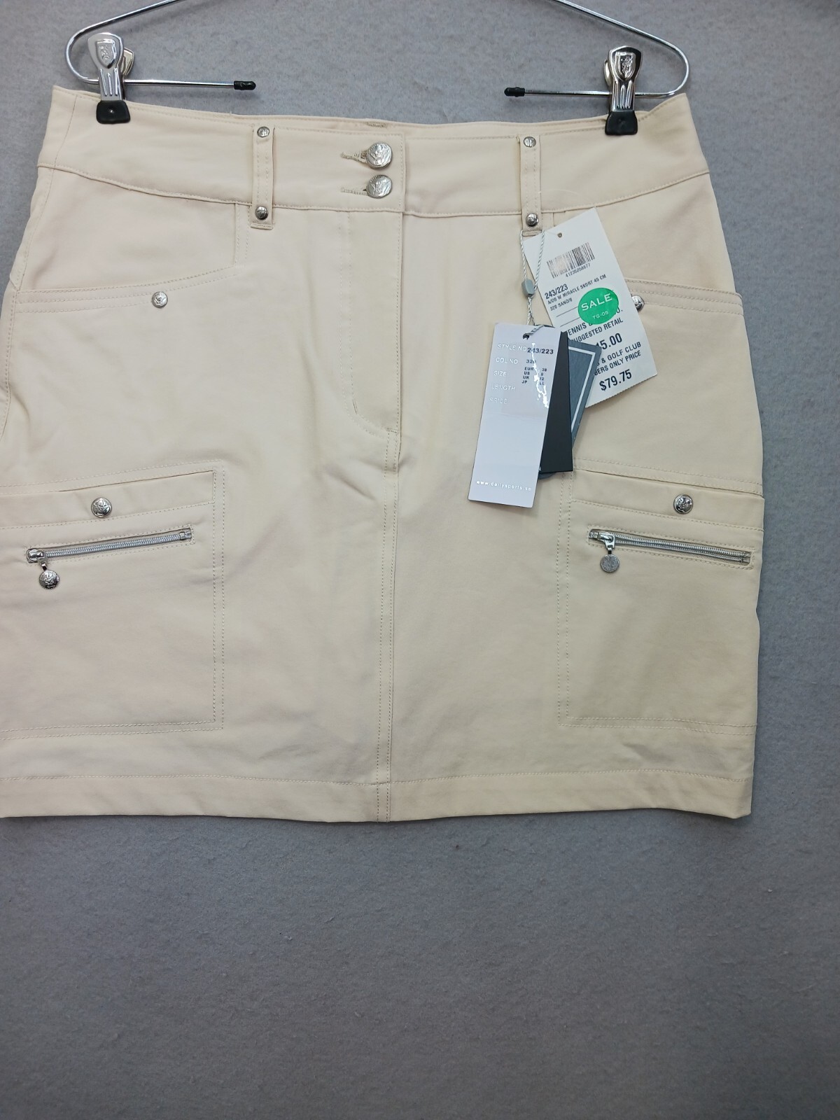 Daily Sports Women's Skirt Size 38 Golf Beige Metal Eagle Emblem Zipper Pockets