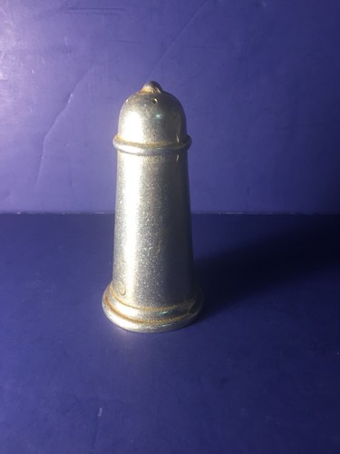 Vintage Pepper Shaker Metal “P” Kitchen Accessories