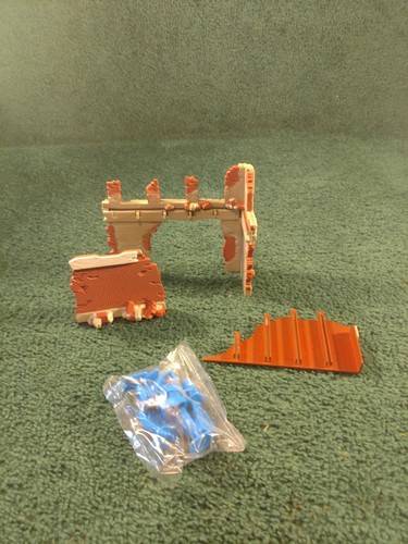 Hasbro Marvel HeroScape : The Conflict replacement building and shields