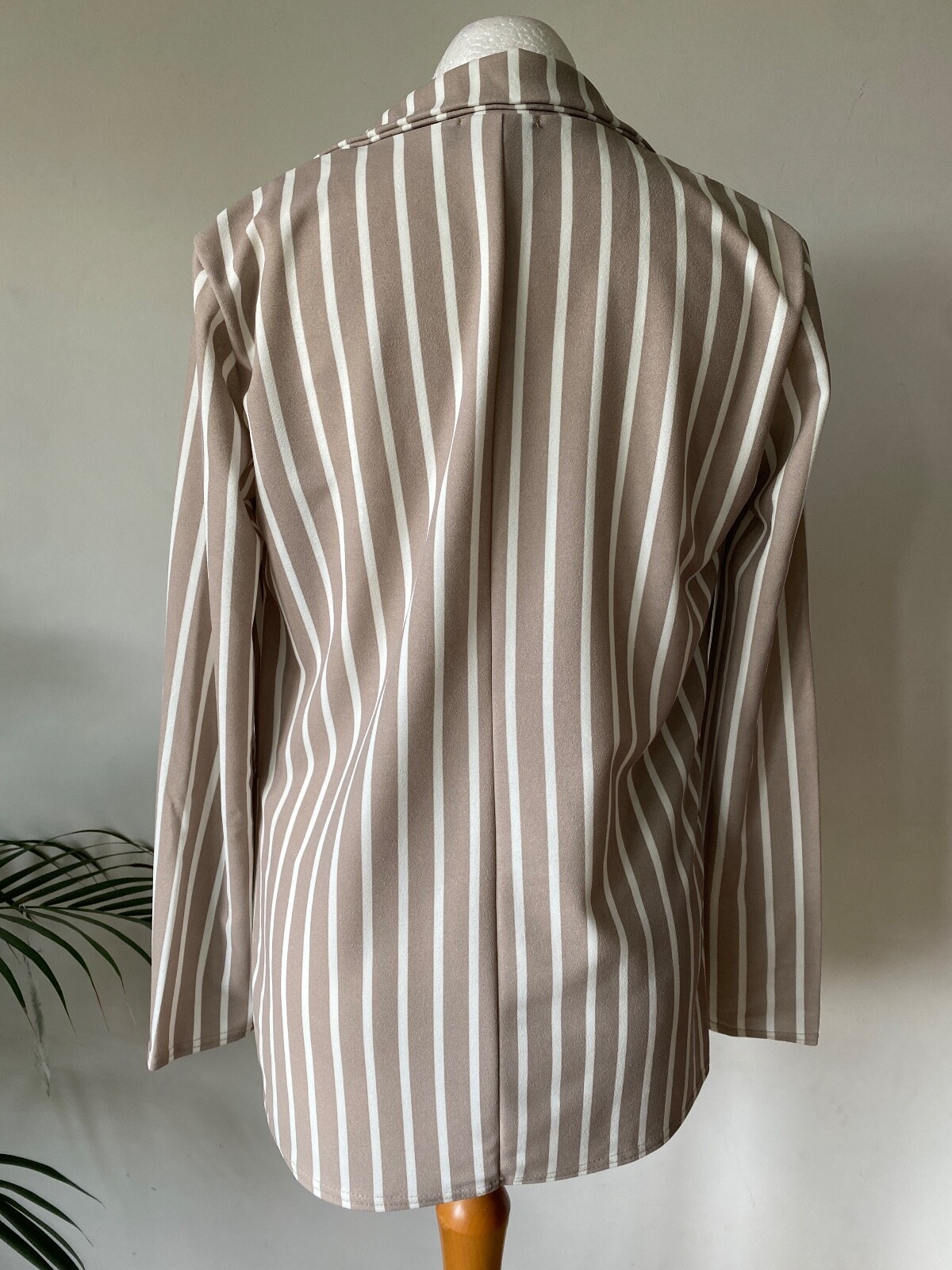I Saw It First Pinstripe Oversized Longline Blazer Size 6 Stone - Picture 4 of 4