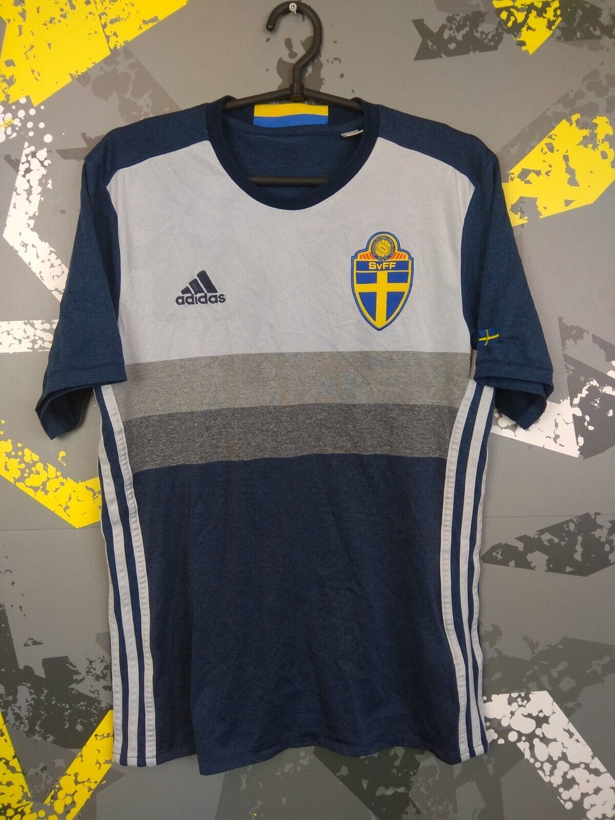 Sweden Jersey 2016 2017 Away SMALL Shirt Adidas AA0456 ig93 Sweden Jersey 2016 2017 Away SMALL Shirt Adidas AA0456 ig93