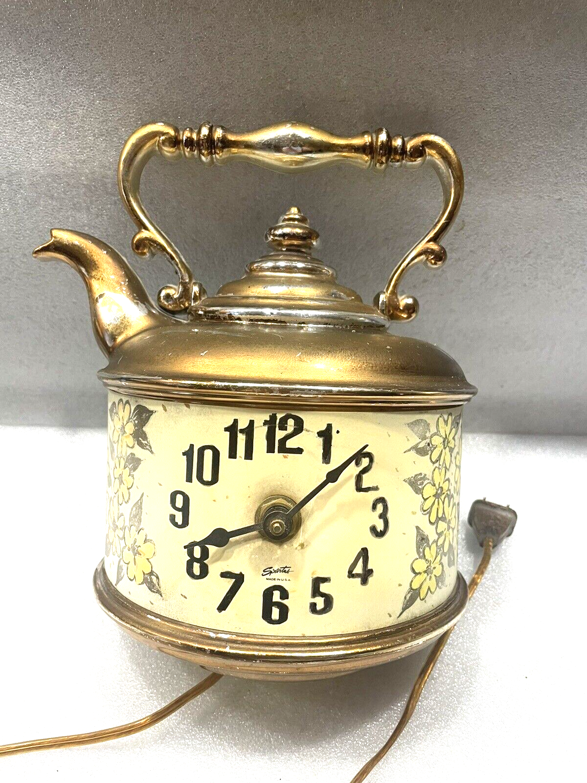 Vintage   Mid Century Modern Rare  Spartus teapot clock Runs