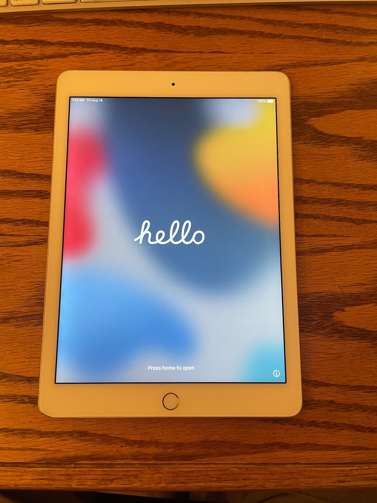 Apple iPad Air 2 32GB, Wi-Fi, 9.7in - Silver Apple iPad Air 2 32GB, Wi-Fi, 9.7in - Silver