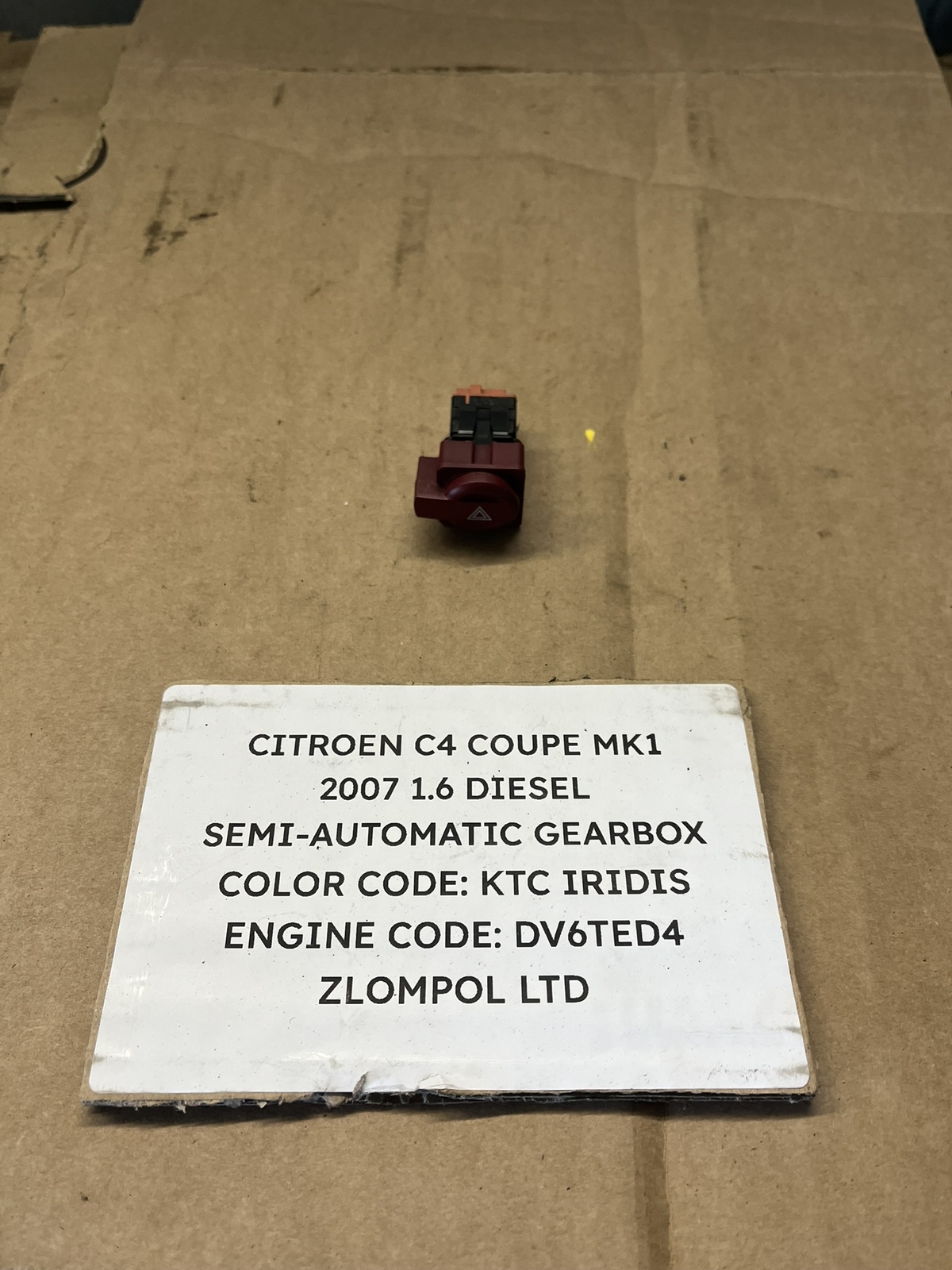 Citroen C4 Coupe Mk1 2007 1.6 Diesel - Hazard Light Switch Button 96480877KR