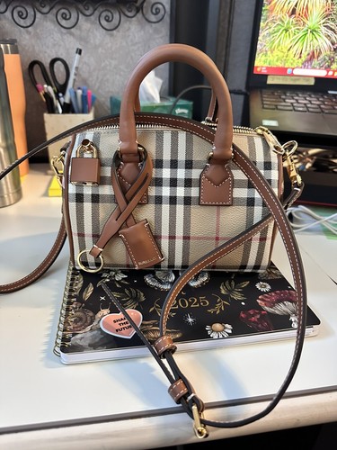 Burberry Women's Crossbody 8021110 Black LL MD NOTE Burberry Women's Crossbody 8021110 Black LL MD NOTE