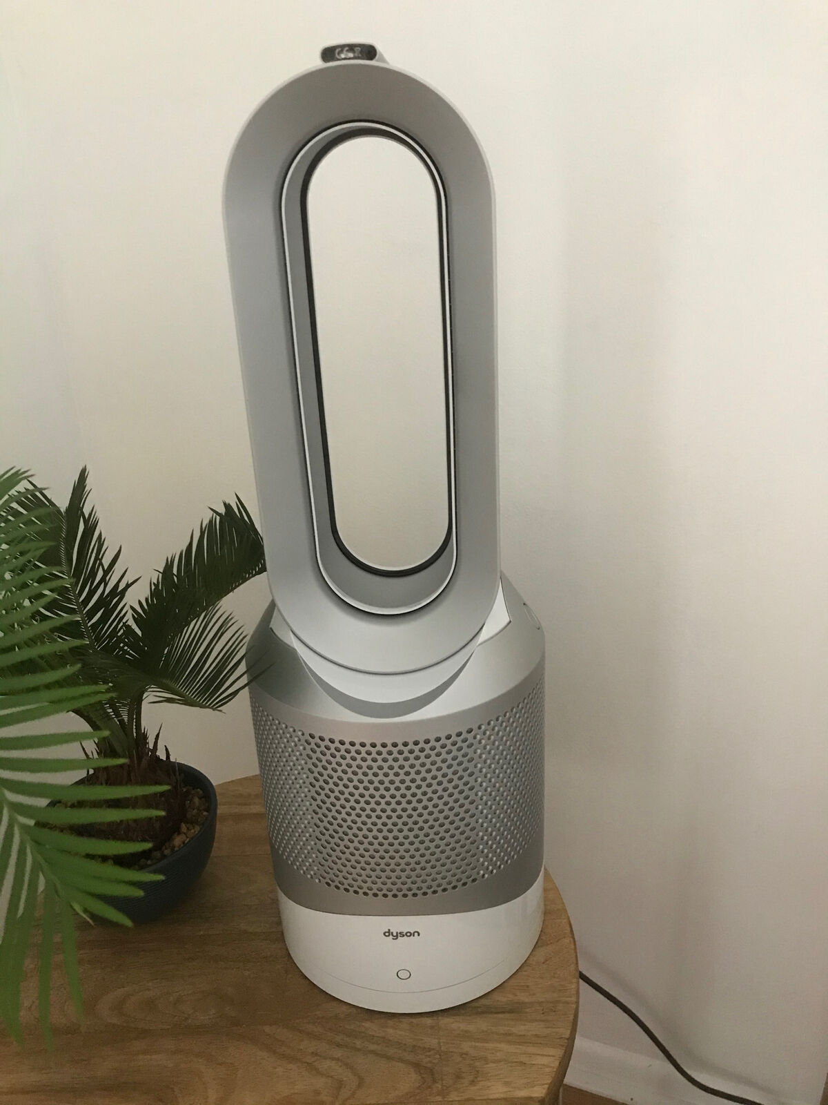 OPEN BOX - Dyson - HP01 Pure Hot and Cool Purifying Heater OPEN BOX - Dyson - HP01 Pure Hot and Cool Purifying Heater