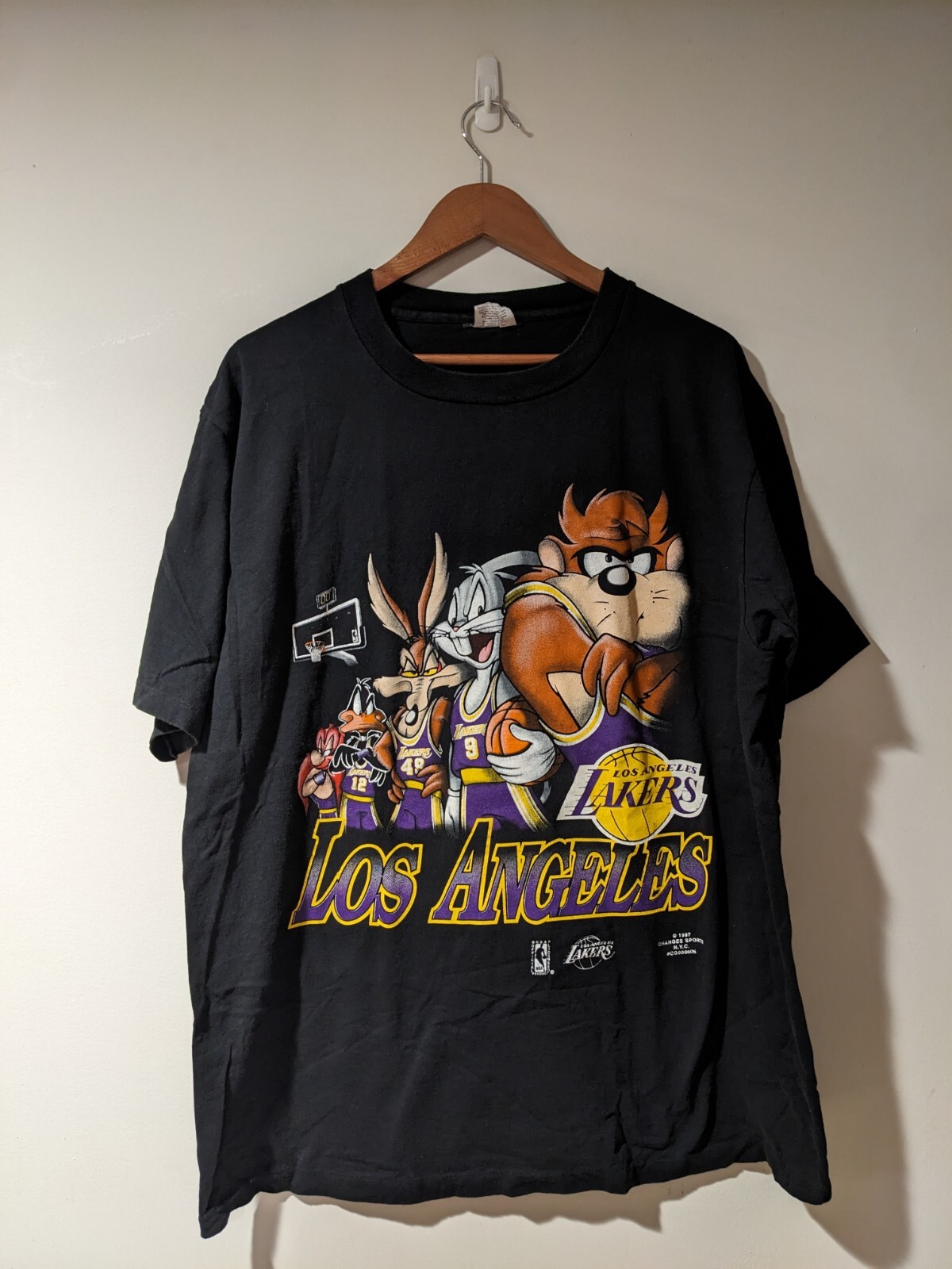 Vintage 1997 Looney Tunes Los Angeles Lakers NBA Basketball Vintage 1997 Looney Tunes Los Angeles Lakers NBA Basketball