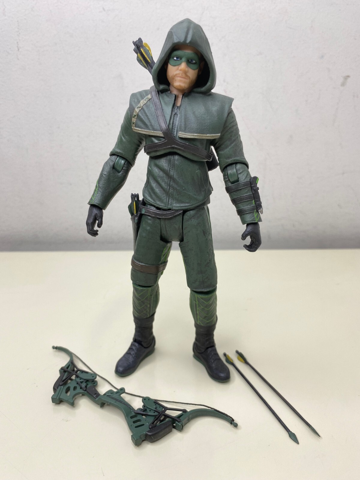 DC collectibles   グリーンアロー　「デスストローク」 DC collectibles グリーンアロー 「デスストローク」 Amazon.com