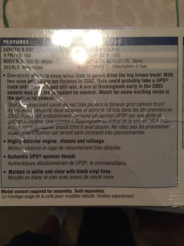 Revell  #88 Dale Jarrett UPS Taurus NASCAR Plastic Model Kit 85-2198 1:24
