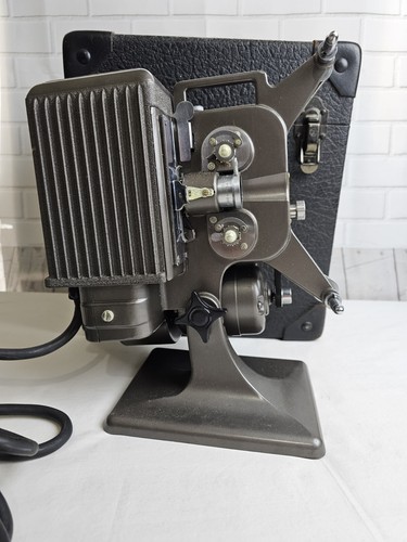VINTAGE Kodak Kodascope Eight Model 70 8mm Film Projector w VINTAGE Kodak Kodascope Eight Model 70 8mm Film Projector w