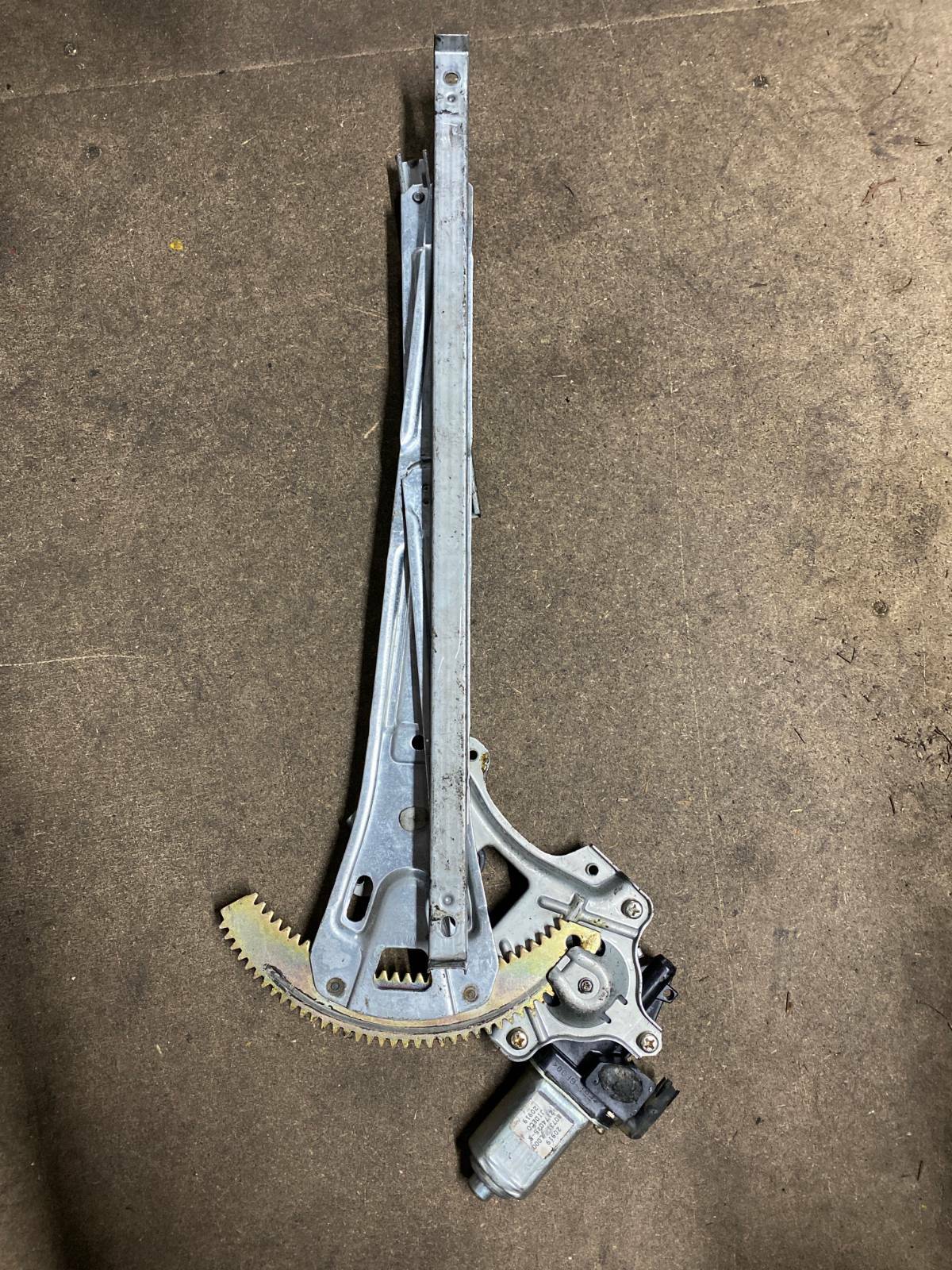 nissan elgrand e51 left passenger side window regulator - thumbnail 2