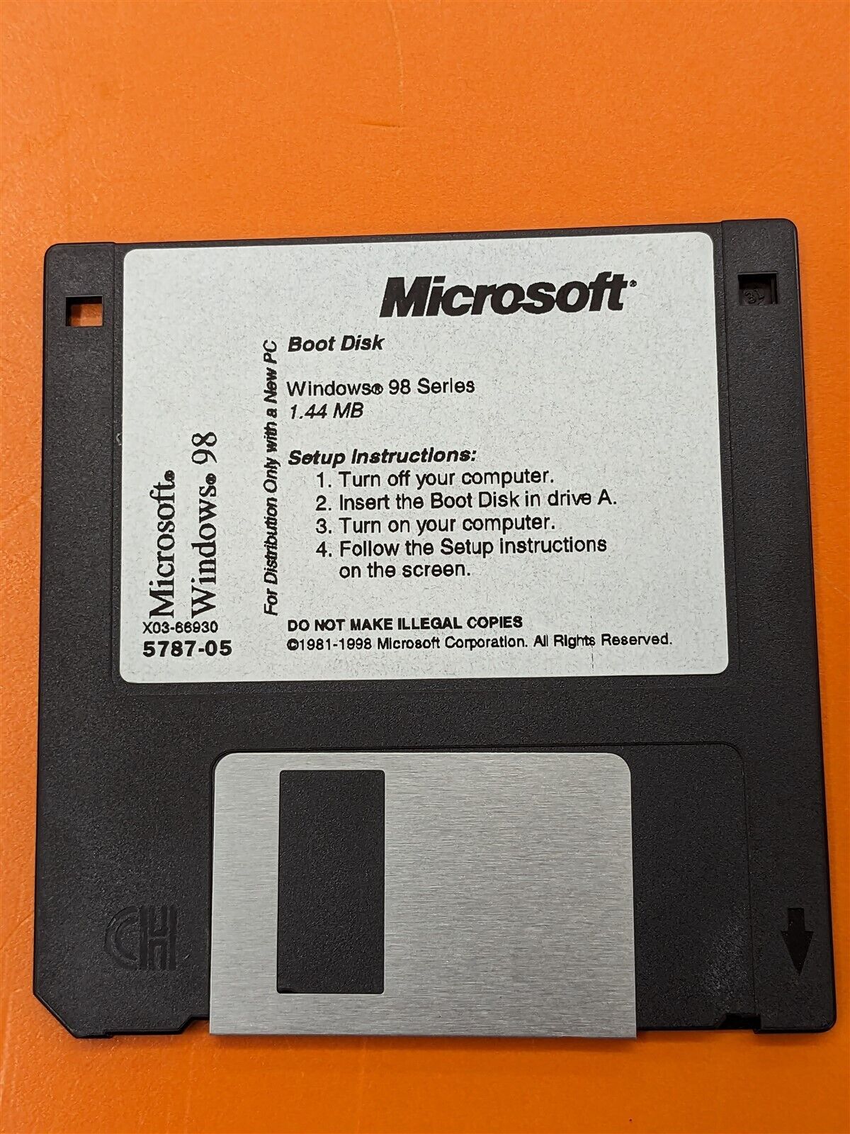 Vintage Microsoft Windows 98 Series Boot Disk 3.5 1.44 MB Vintage Microsoft Windows 98 Series Boot Disk 3.5 1.44 MB