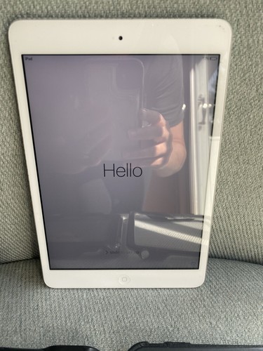 Apple IPAD mini MD532LL/A Version 9.3.5 Capacity-27.2GB w