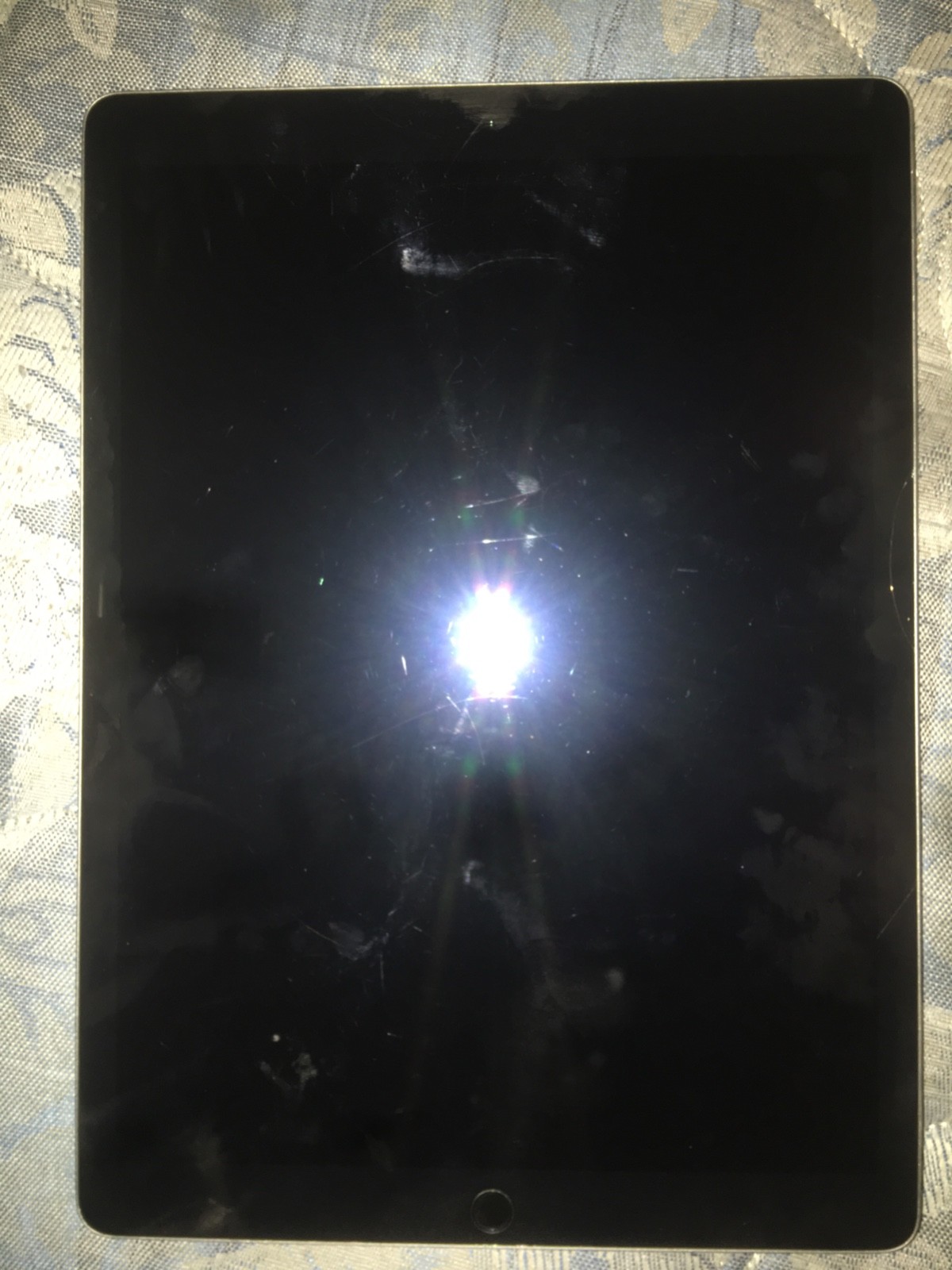 Apple iPad Pro 1st Gen. 128GB, Wi-Fi, 12.9in - Space Gray