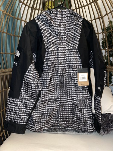 Supreme / The North Face Studded Mountain Light Jacket Black Supreme / The North Face Studded Mountain Light Jacket Black