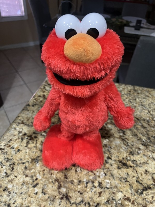 Sesame Street Elmo Slide Plush English/Spanish WORKS