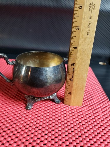 VINTAGE 2 PIECES ONEIDA USA SILVERPLATE  CREAMER, SUGAR BOWL & LID