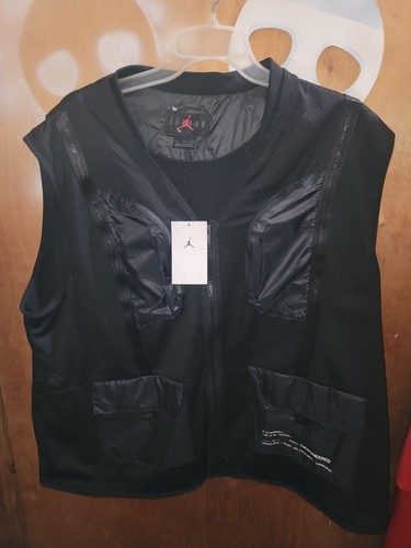 Nike Jordan Black Engineering Utility Vest 23 DM1386-010 Nike Jordan Black Engineering Utility Vest 23 DM1386-010