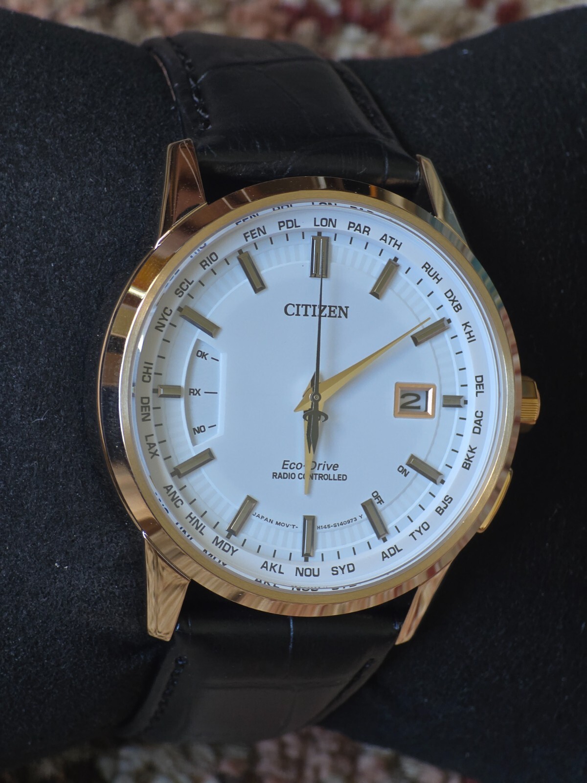 Pre-owned Citizen Radio Controlled Sapphire Crystal White Dial World Time Watch Cb0153-13a
