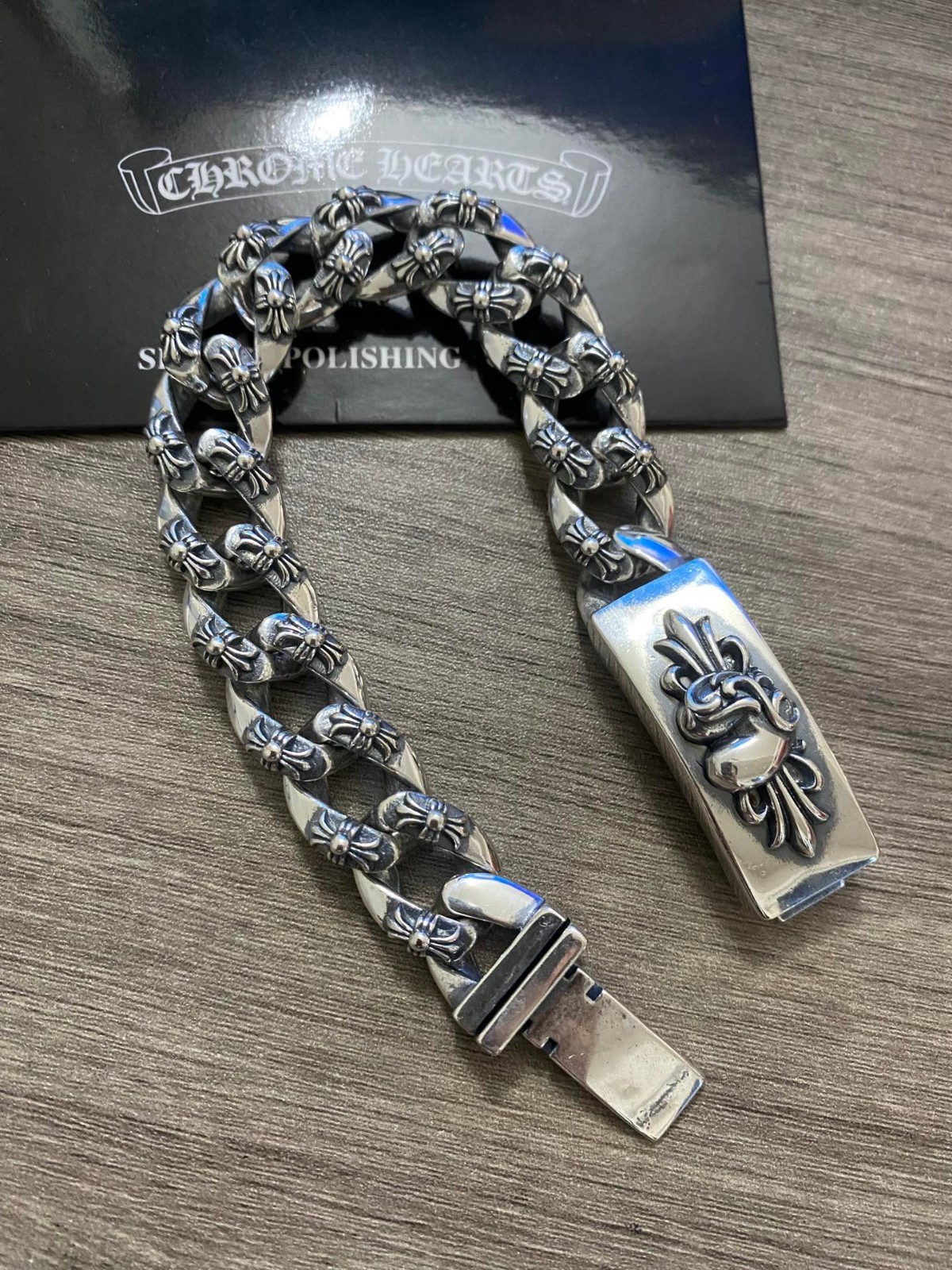 【キタ】Chrome Hearts バングル クロムハーツのブレスレット全種類の値段と後悔しない選び方を解説！