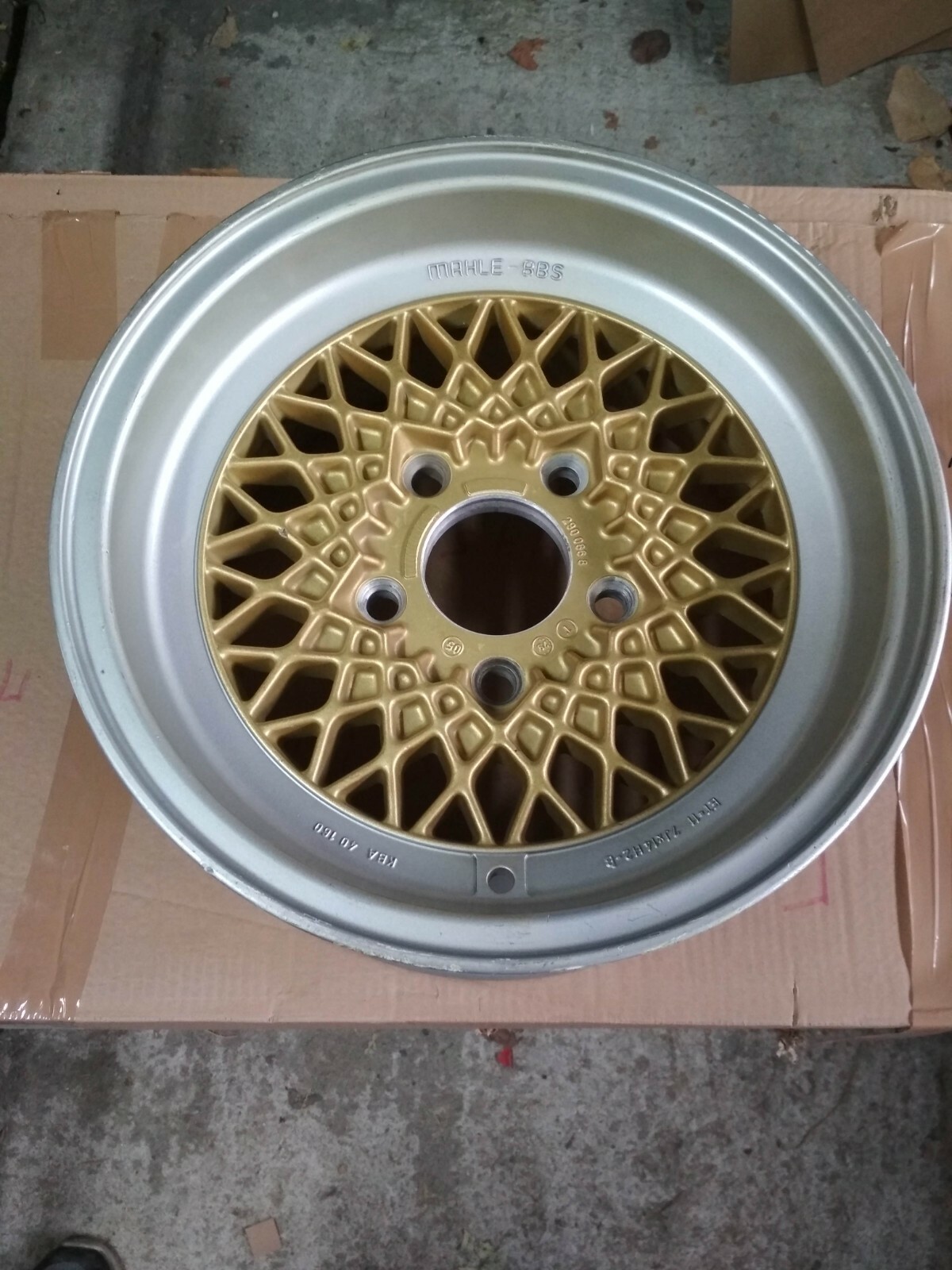 Yoshi　　BBS　MAHLE　KBA40399　ベンツ BMW E12-E3-E9-E28 BBS-MAHLE Wheel 14x7 5x120 et11 NOS OEM