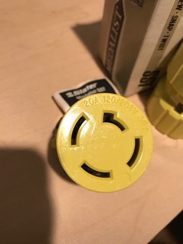 Slater Medalist SST Cap and Connector 7413-C 20A 120/208V 30Y Screw Snap Twist