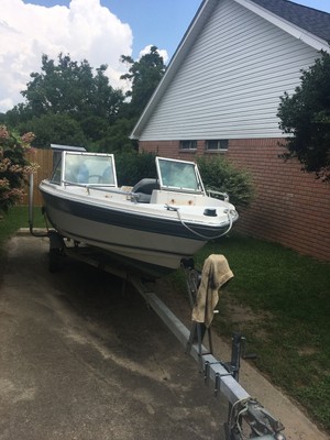 BOAT MOTOR AND BOAT