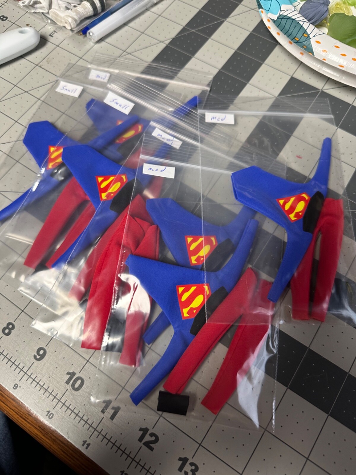 Mezco one 12 nwtoys superboy suit only