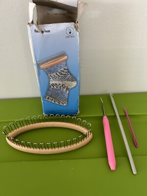KNITTING LOOM - OVAL LOOM AND 3 TOOLS