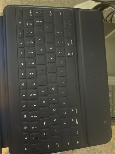 [極美品]iPad 第9世代、ruggedcombo3 Logitech Rugged Combo 3 Touch – Keyboard Case with Trackpad