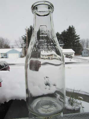 TREQ Milk Bottle M D A Dairy Montreal Quebec CANADA Deposit Bouteille En Depot