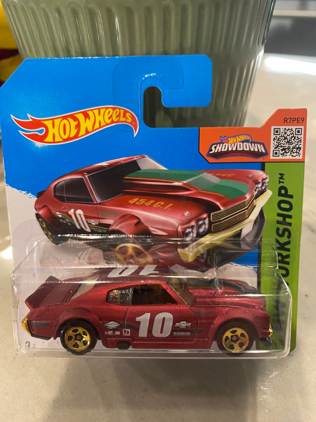 ミニカー Hot Wheels 1970 Chevelle #8 of 25 Amazon.com: Hot Wheels 1970 Chevelle, Classics Series 1 #8