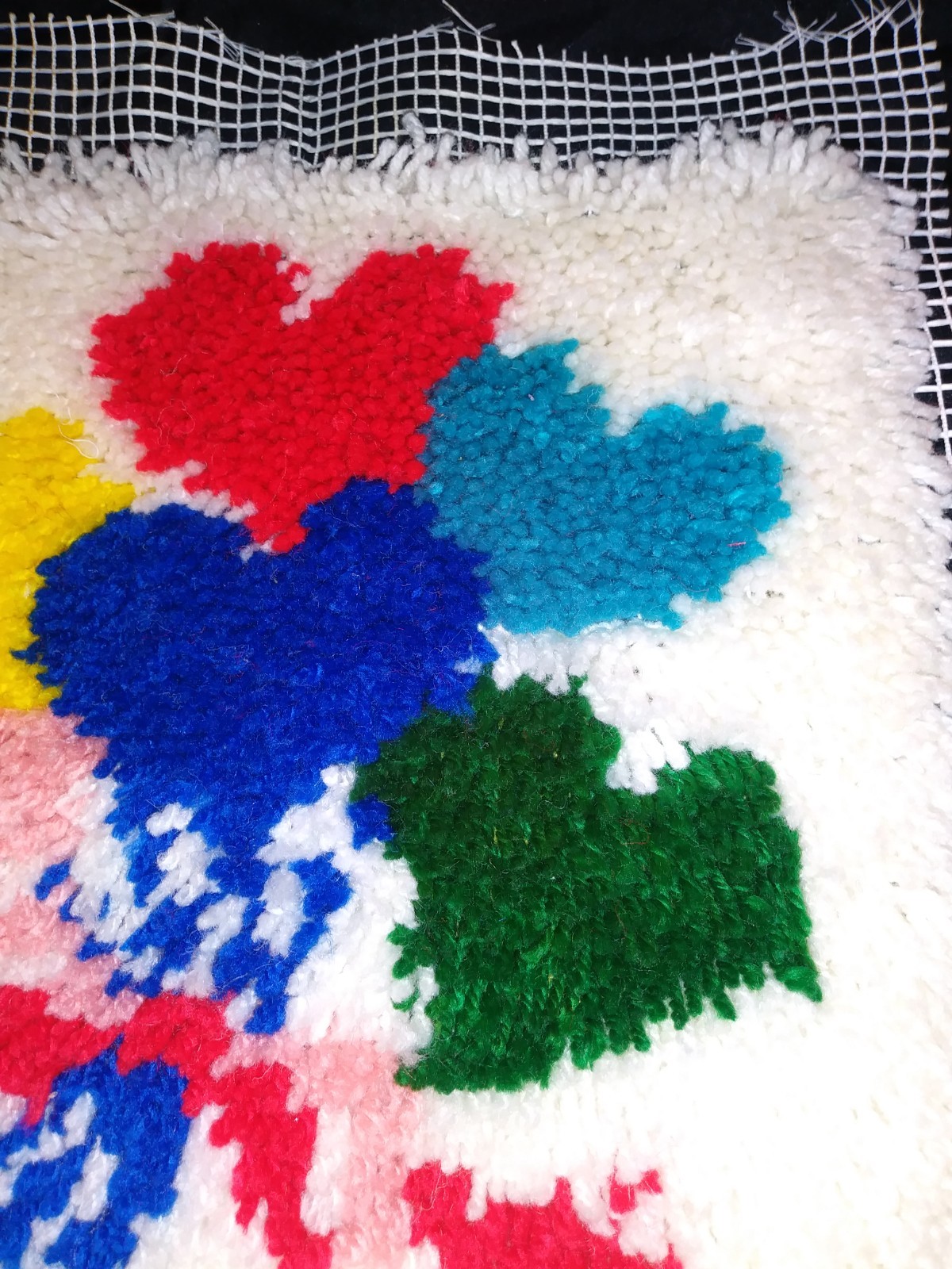 vtg 1980's completed latch hook hanging 13