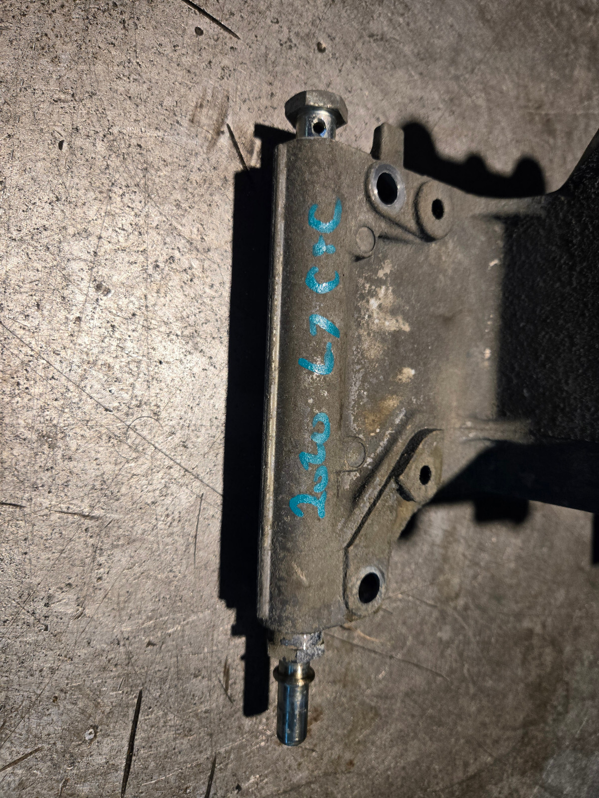 68444255AA 5523649 FUEL FILTER HOUSING BRACKET - Picture 4 of 8