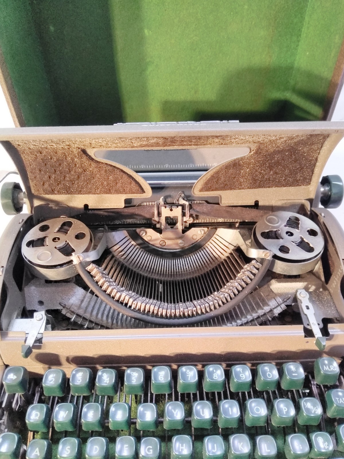 Vintage Remington Quiet-Riter (Writer) Typewriter w/Case Portable Type Writer