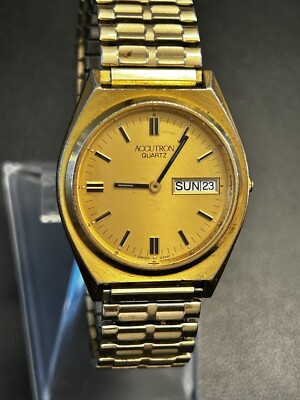 Bulova Accutron Swiss Quartz Watch 92561 Men Gold Tone Spanish Day Date