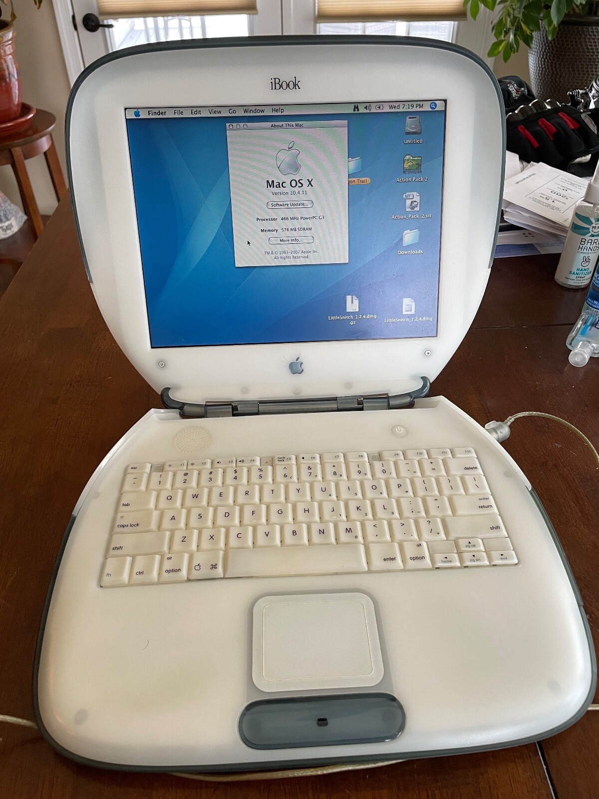 Apple iBook Clamshell 466 MHz G3 PowerPC Special Edition