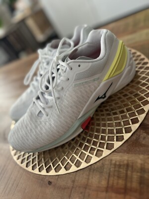 mizuno wave stealth neo