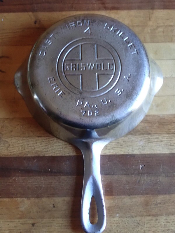 Skillet #4 Large Block Logo 702